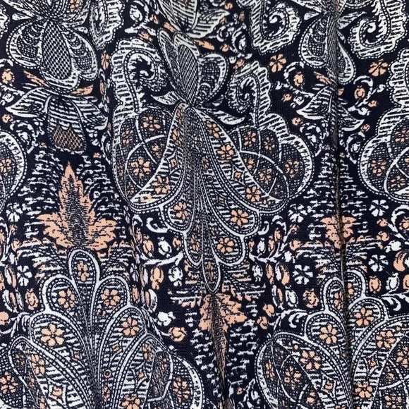 Chic Paisley Long Sleeve Romper - Picture 7 of 8